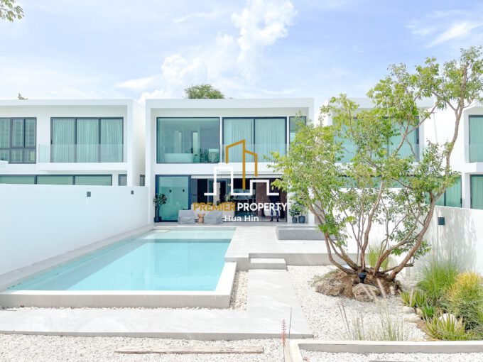 – SOLD – ขายบ้านสวยติดทะเลชะอำ / Beachfront Villa For Sale