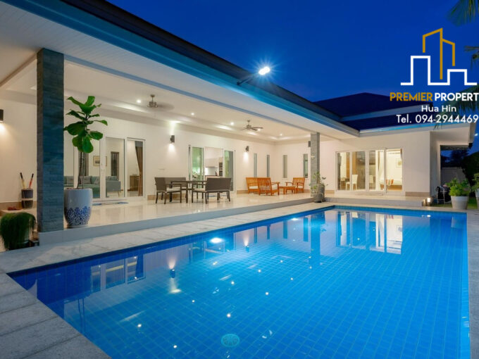 Luxury pool villa near Palm hills Golf course For sale